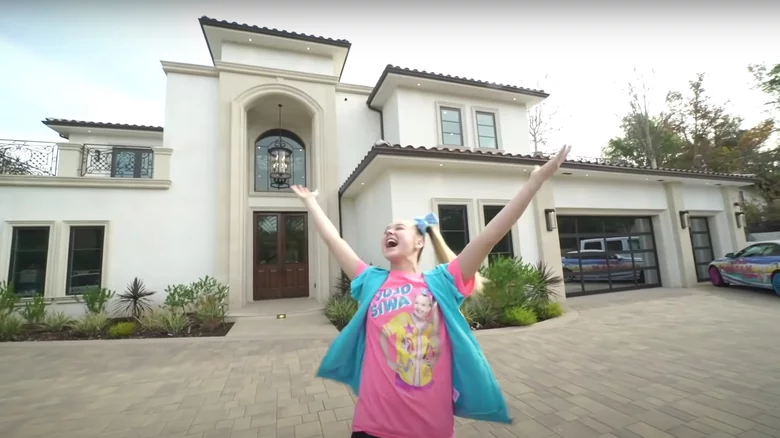 JoJo Siwa’s Playful Dream Home